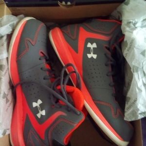 Basketball shoes